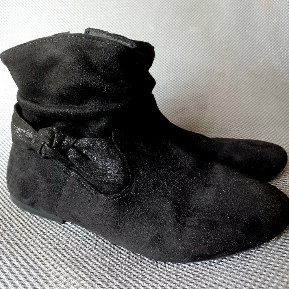 Black Suede Boots (Big Girls Size 4)